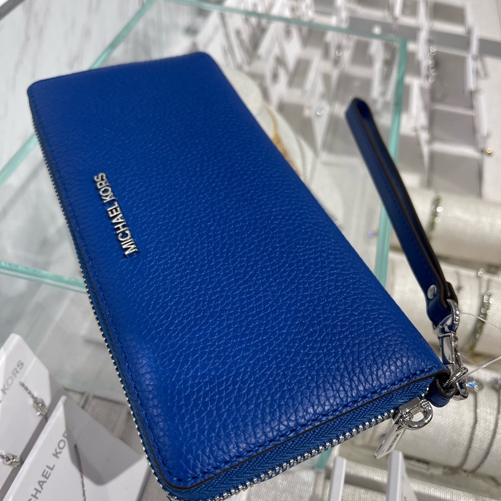 MICHAEL KORS Lg Pebbled Leather Continental Wallet Wristlet Phone
Galaxy Blue